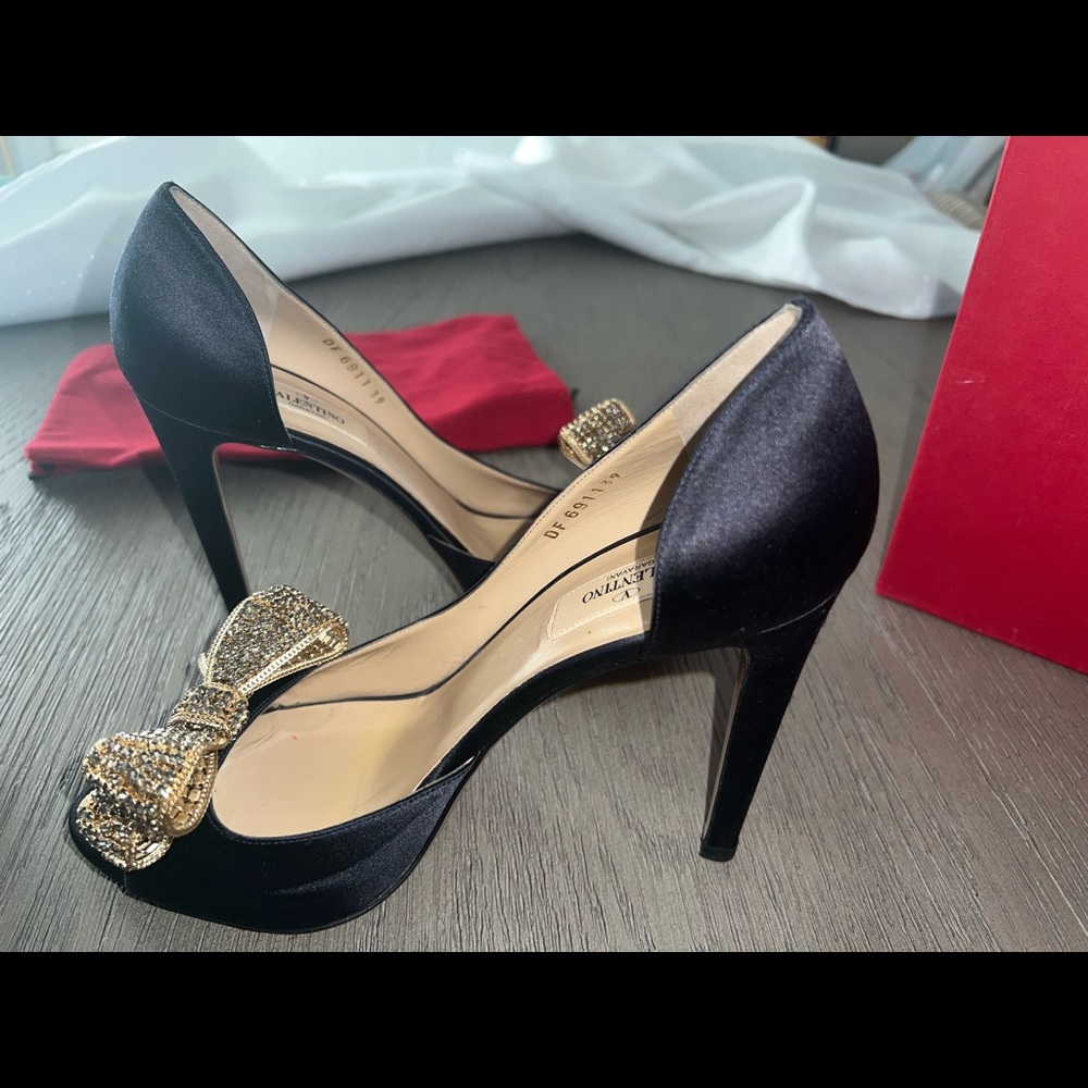 Valentino satin navy heels. Size 39 - Picture 7 of 10